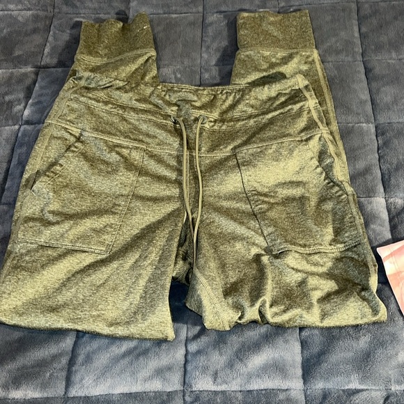 Old Navy Activewear Set - Green and Rust Tones - Picture 2 of 4